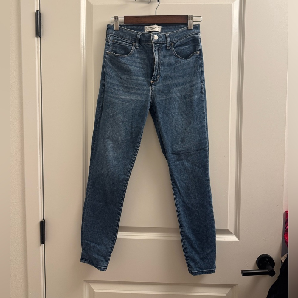 Abercrombie & Fitch Super Skinny Ankle High Rise Jeans in Mid Blue Wash 28
